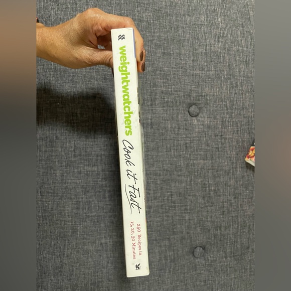 Weight Watchers Cook it Fast: 250 Recipes in 15, 20, 30 Minutes - Picture 3 of 3